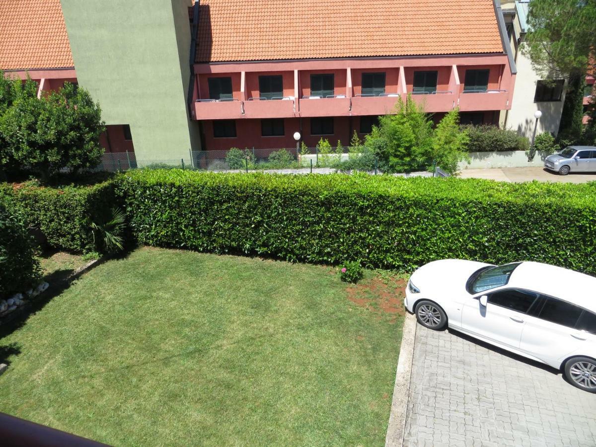 Apartment Sara Njivice Exterior photo